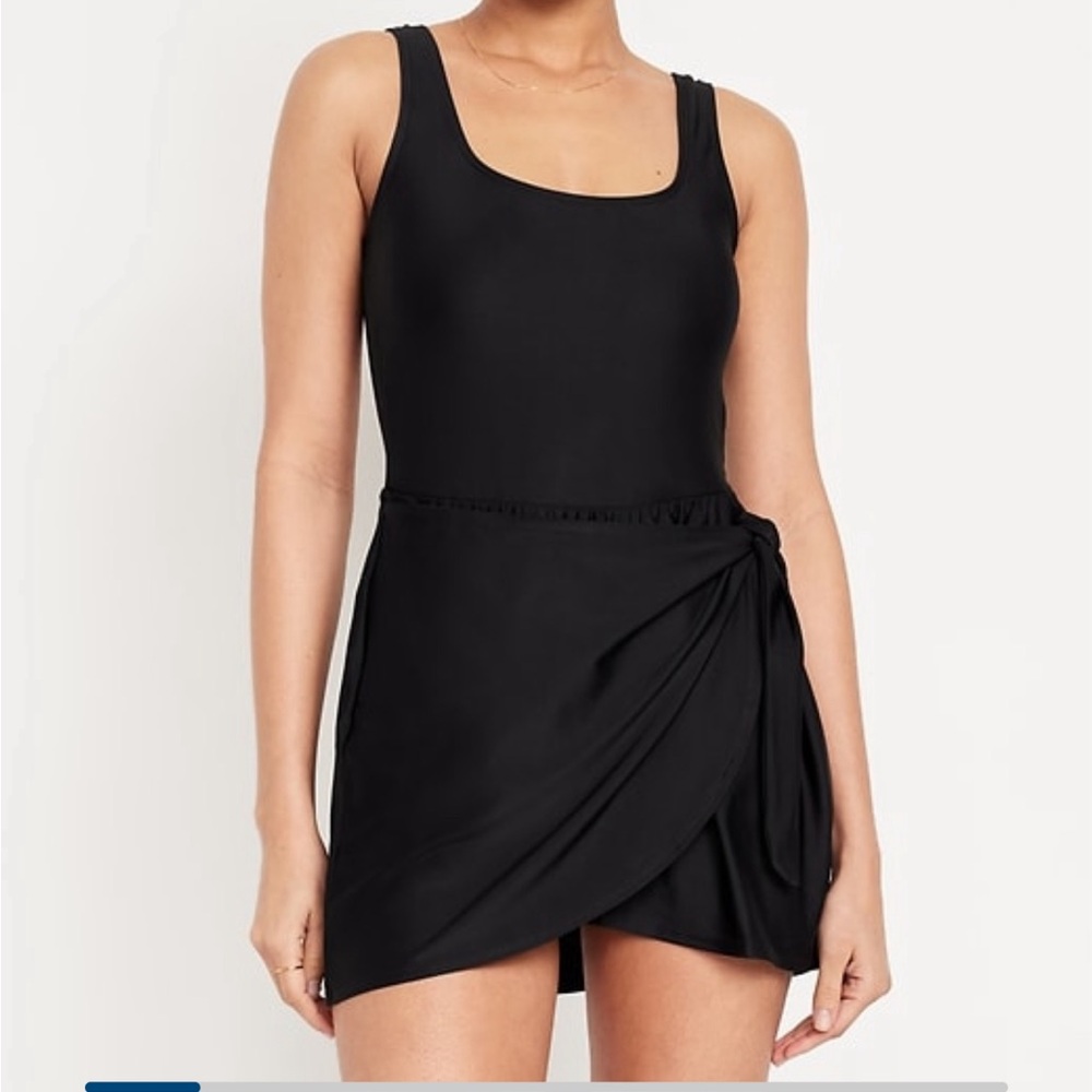 Black skirted swimsuit/swimmdress